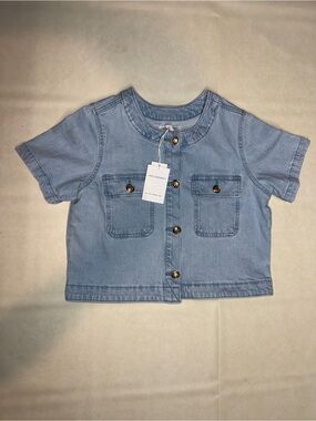 Light Blue Denim Short-Sleeve Jean Jacket with Front Pockets